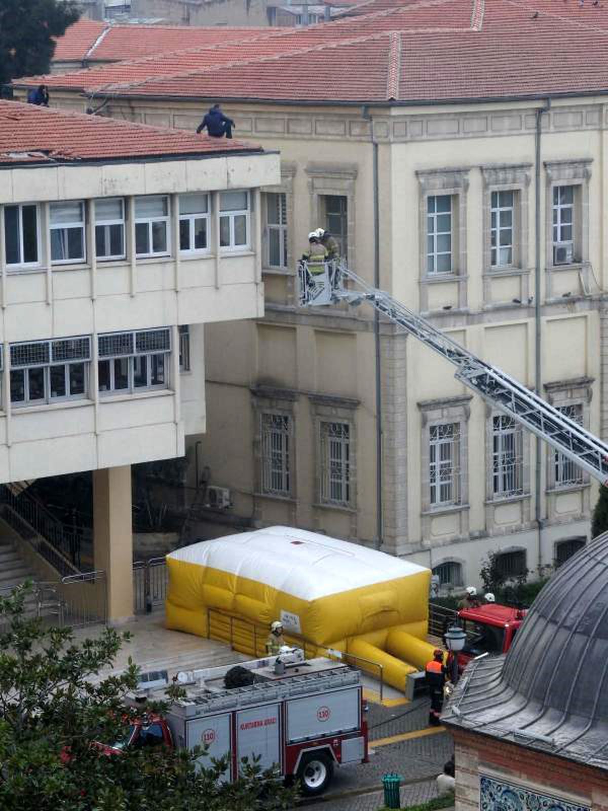 Valilik Çatısında İntihar Girişimi