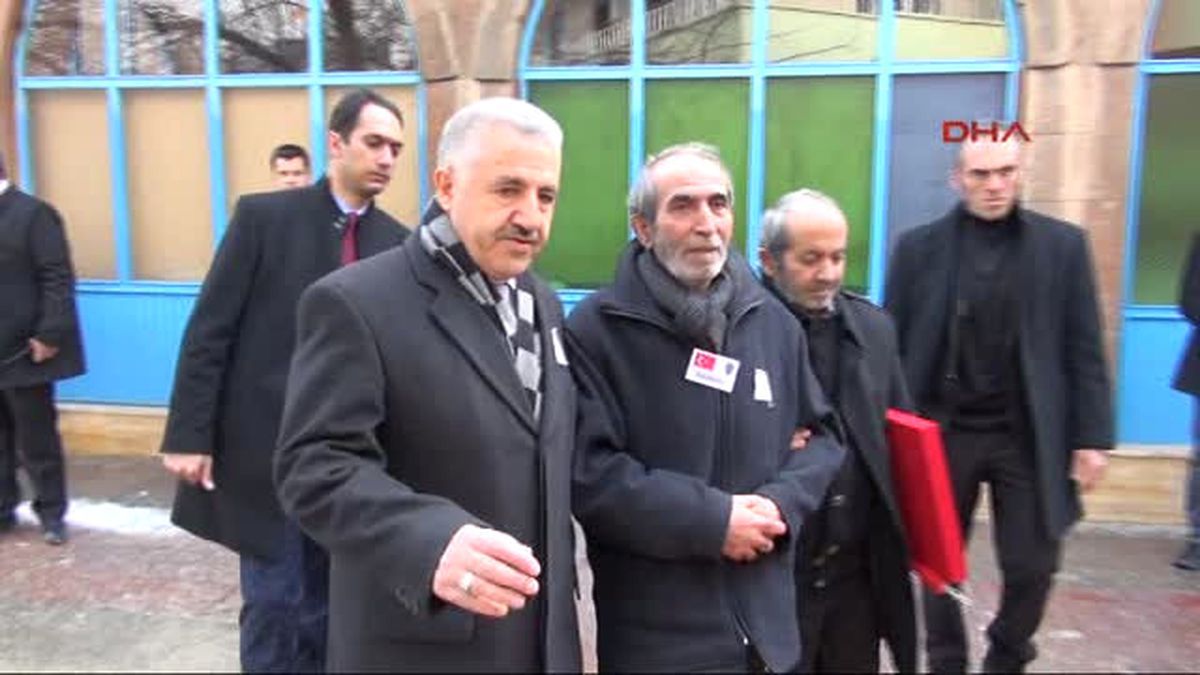 Van Şehidine Ağladı