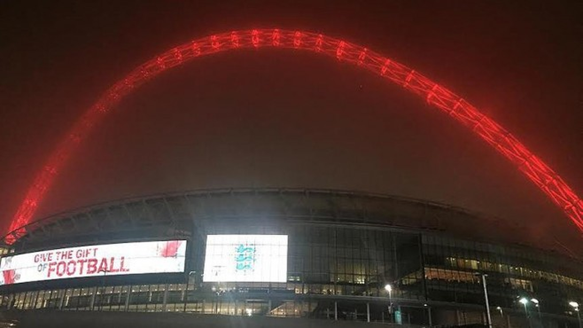 Wembley Stadı Türkiye İçin Kırmızı Oldu