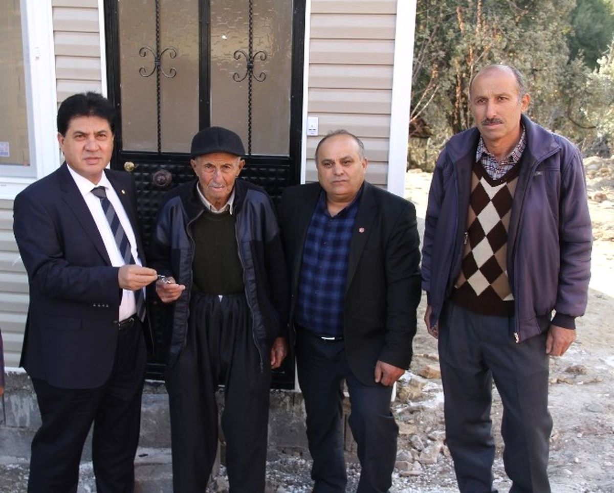 Yangında Evini Kaybeden 92 Yaşındaki Hasan Dedeye Prefabrik Ev