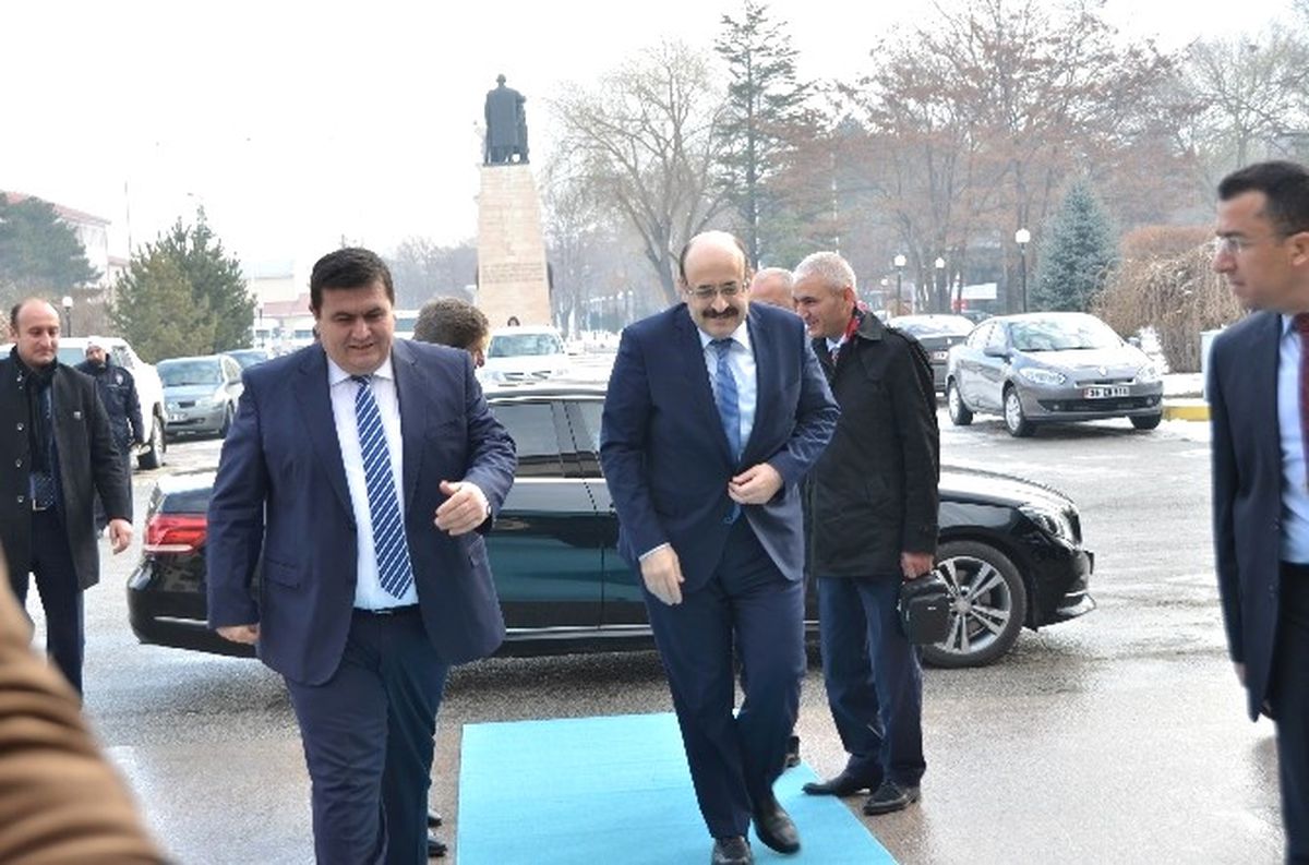 YÖK Başkanı Prof. Dr. Yekta Saraç, Erzincan\'da