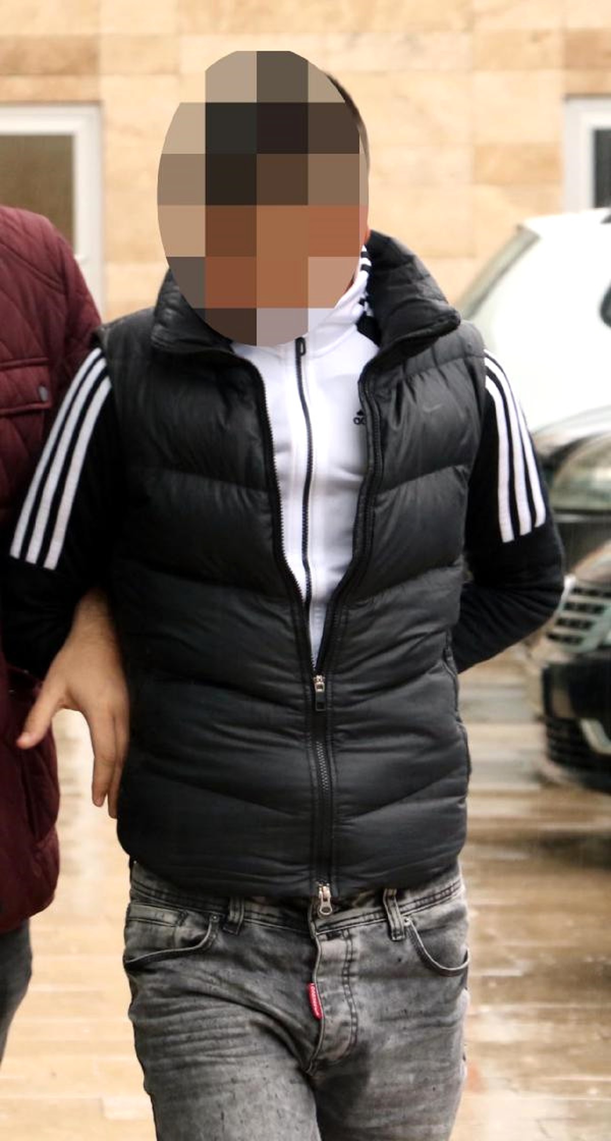 16 Yaşındaki Bıçaklı Saldırı Şüphelisi Tutuklandı