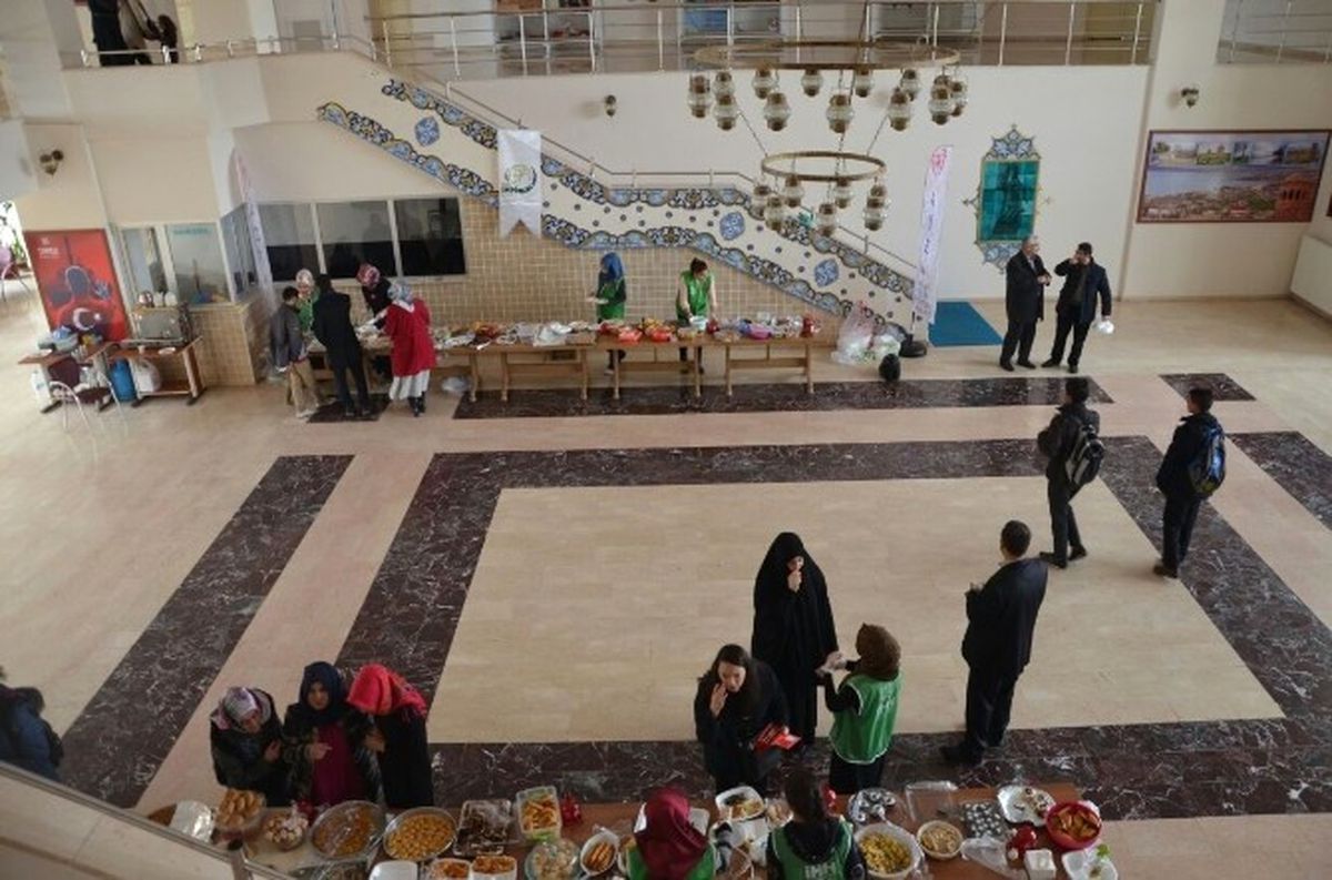 Ahlat\'ta "Halep" İçin Yardım Kermesi