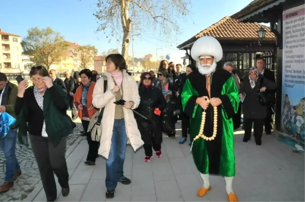 Akşehir\'e Gelen Misafirleri Nasreddin Hoca Karşılıyor