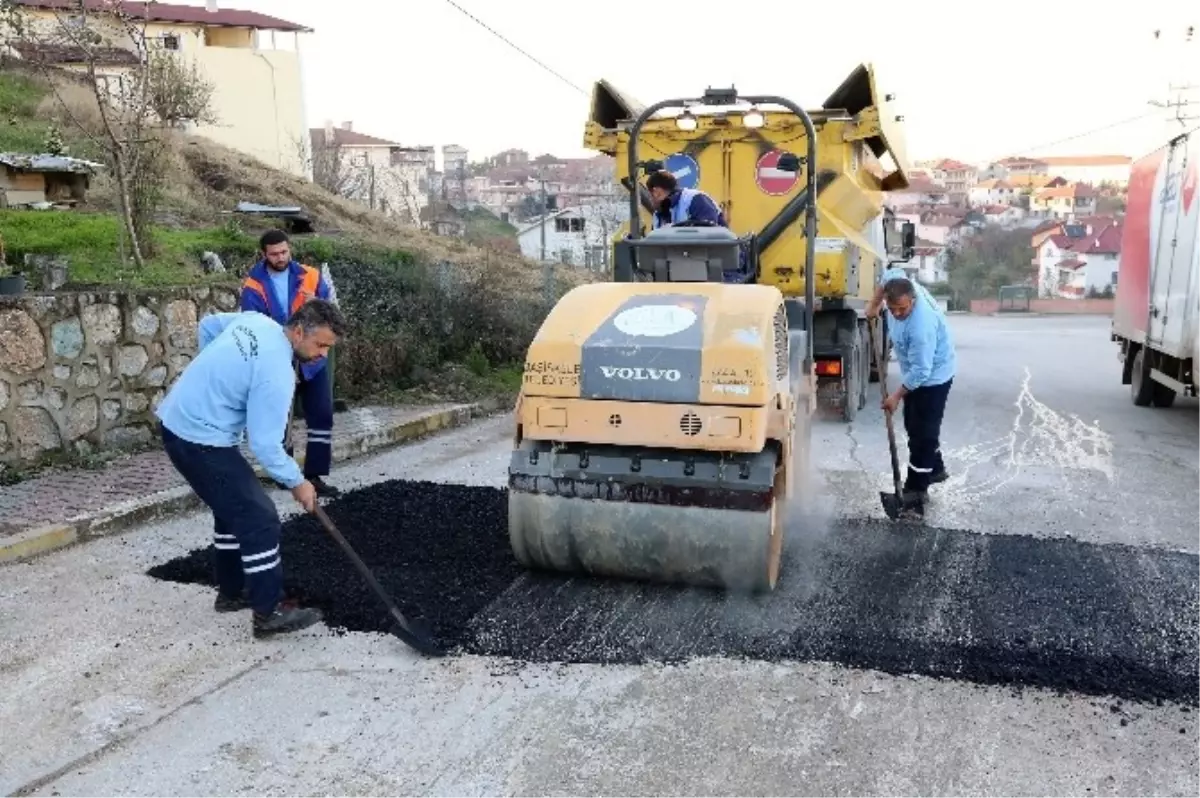 Başiskele\'de Yol Açma ve Bakım Çalışmaları Sürüyor