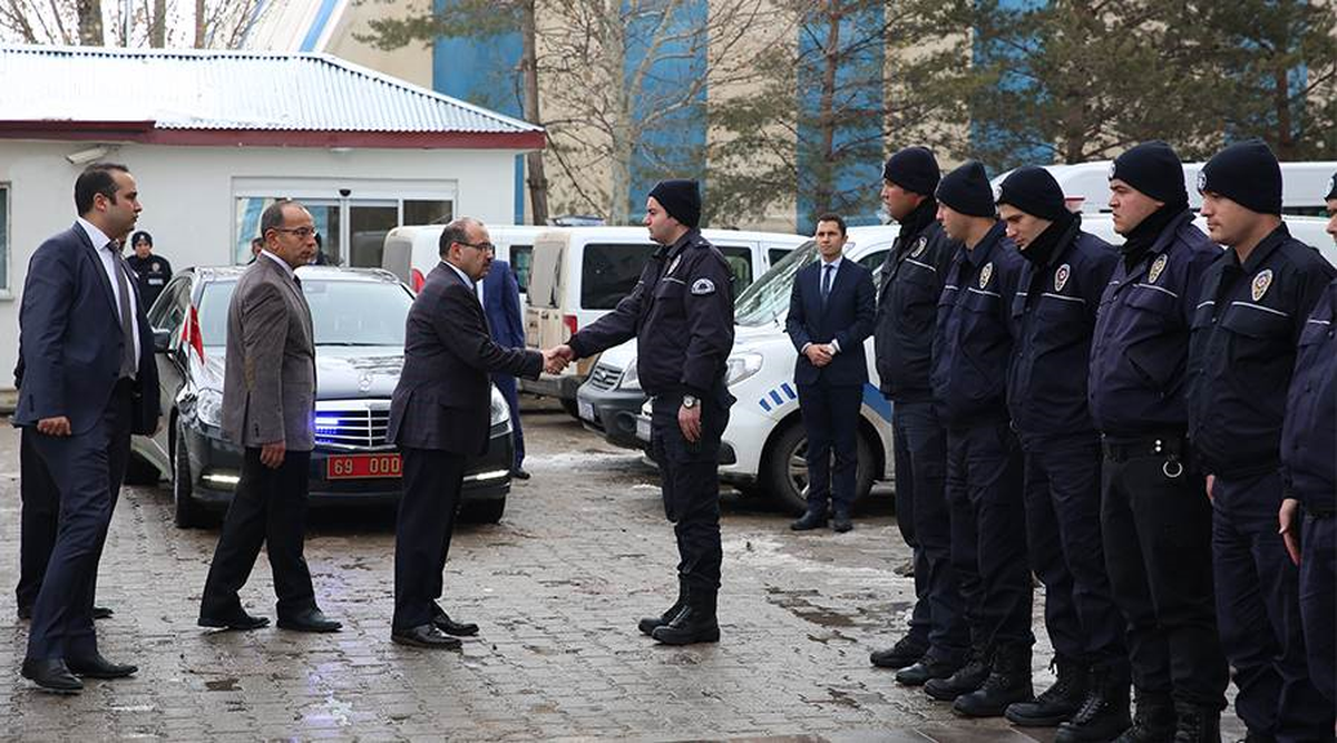 Bayburt Valisi Ustaoğlu\'ndan Polislere Taziye Ziyareti