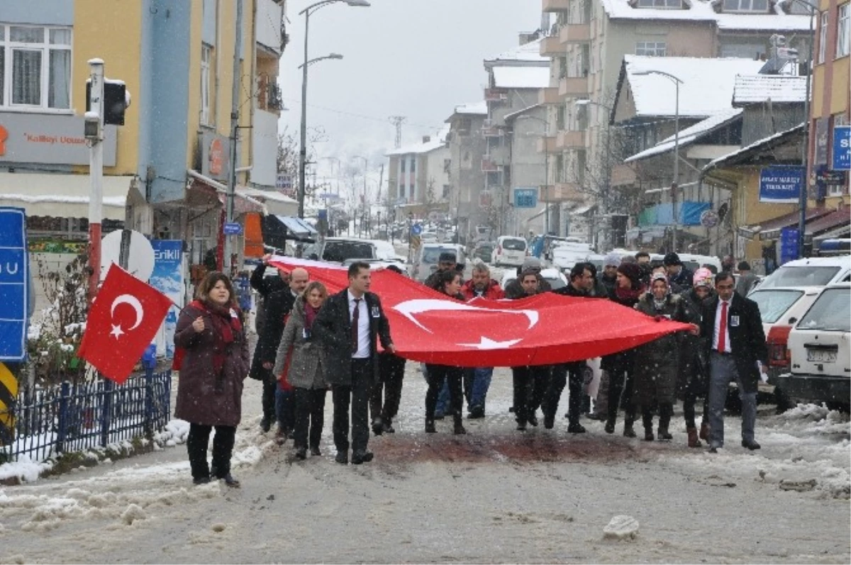 Beşiktaş\'daki Terör Saldırısı Pınarbaşı\'nda Protesto Edildi