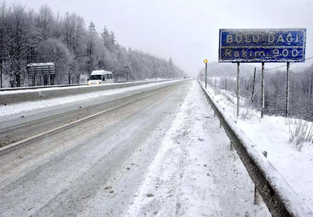 Bolu Dağı\'nda Kar Yağışı