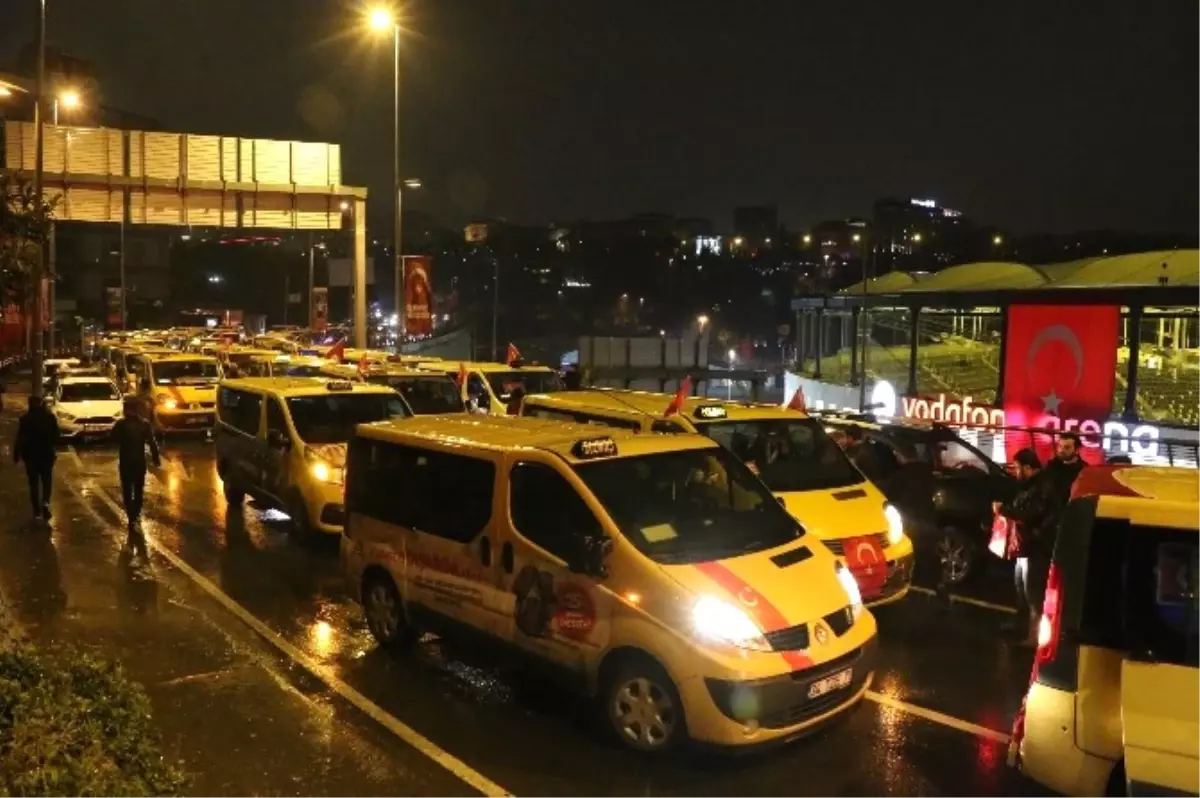 Dolmuşçular İstanbul\'daki Terör Saldırısını Protesto Etti