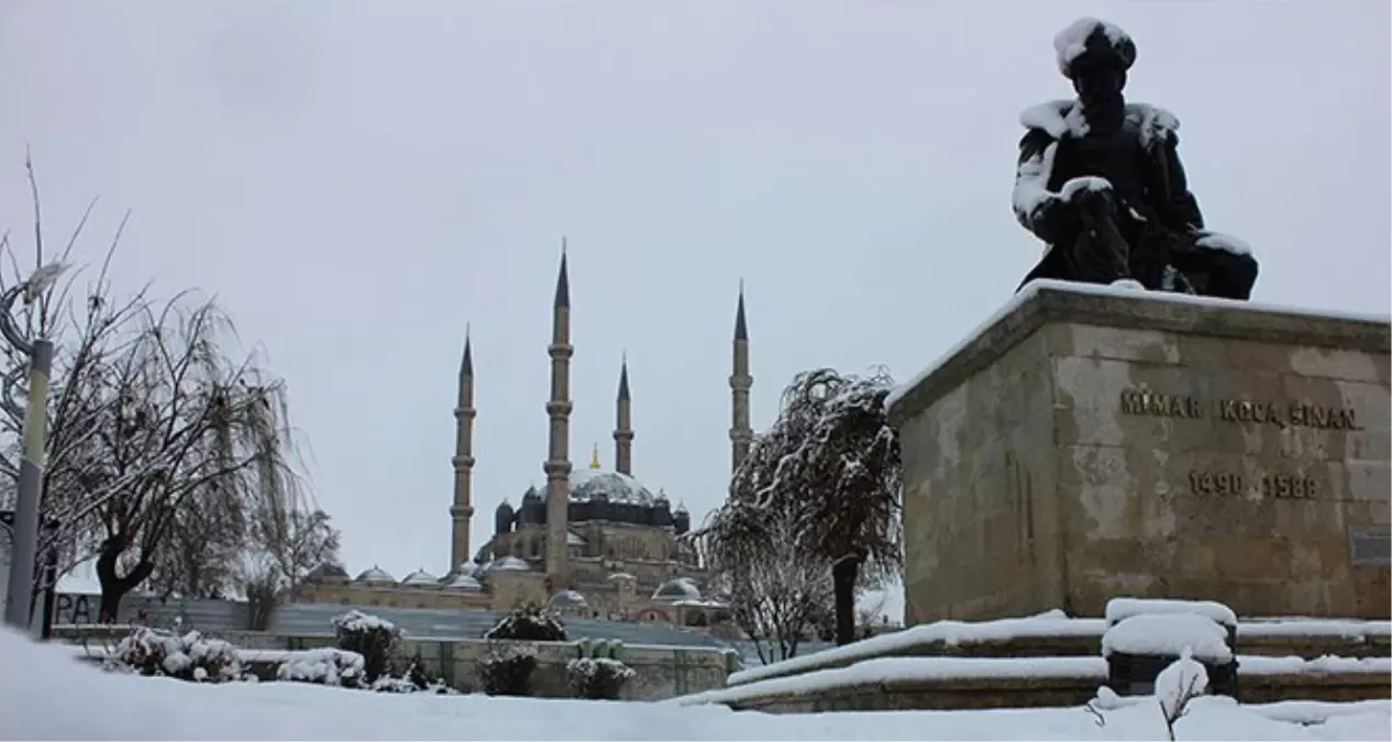 Edirne\'de Hafif Kar Yağışı