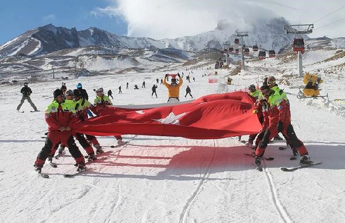 Erciyes\'in Zirvesinde Teröre Tepki