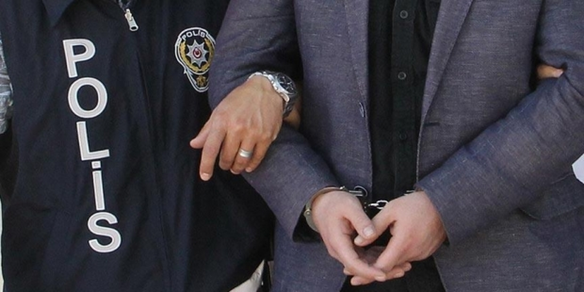 Fetö\'den Aranan İşadamı Havalimanında Yakalandı