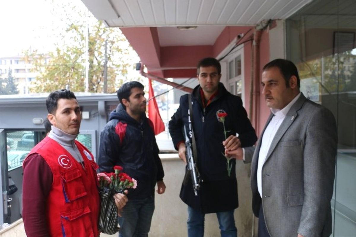 Gençlik Merkezinden Polise Destek