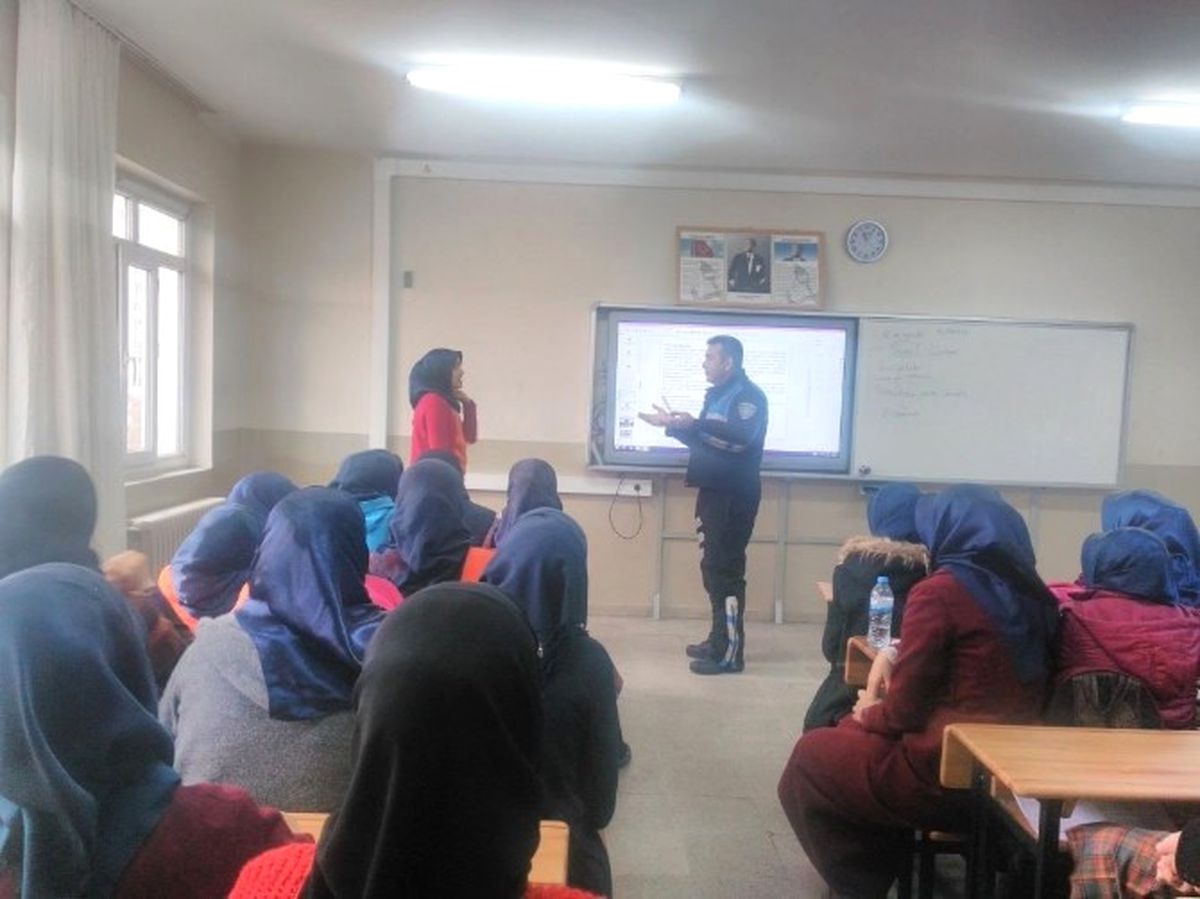 Gölbaşı İlçesinde Öğrencilere Polislik Mesleği Anlatıldı