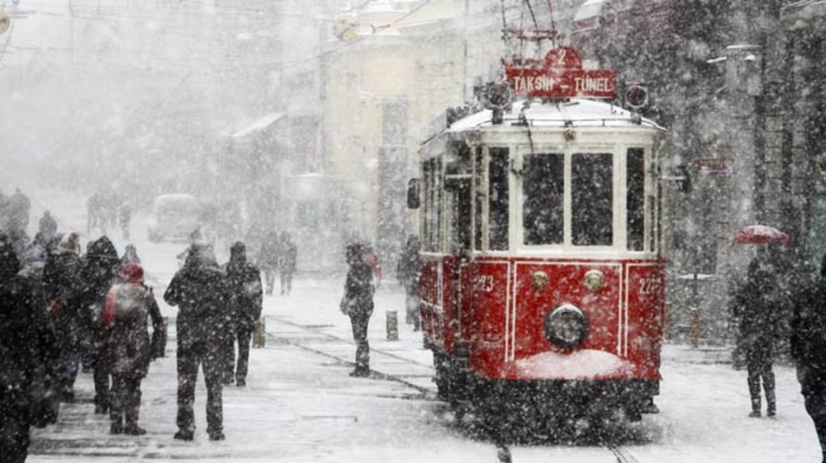 İstanbul\'da Kar Yağışı Başladı