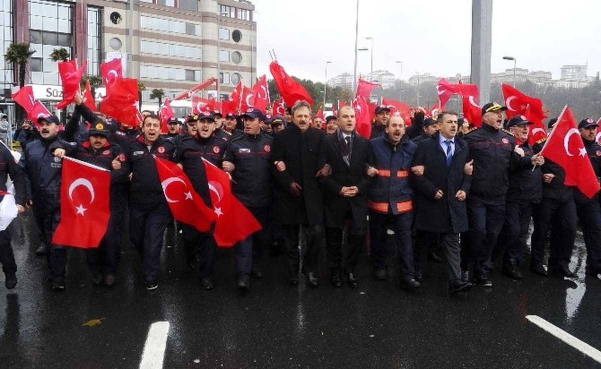 İstanbul İtfaiyesi, Patlamanın Meydana Geldiği Şehitler Tepesi\'ni Ziyaret Etti