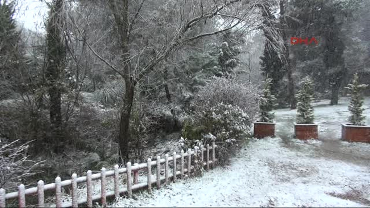 Izmit\'in Yüksek Kesimlerine Kar Yağdı