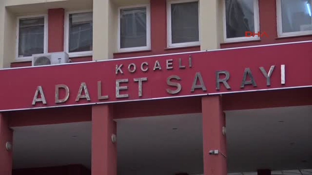 Izmit\'te, Fetö\'nün Katipleri Adliyeye Sevk Edildi