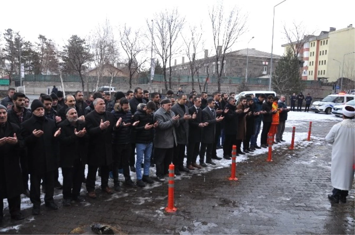 Kars Ülkü Ocakları İstanbul Şehitleri İçin Gıyabi Cenaze Namazı