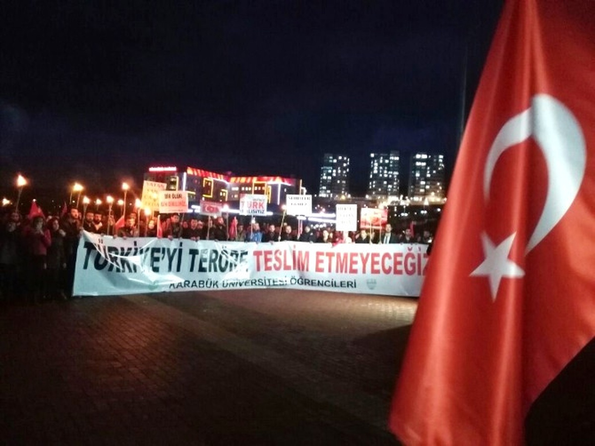 Kbü\'de \'Teröre Lanet\' Yürüyüşü Düzenlendi