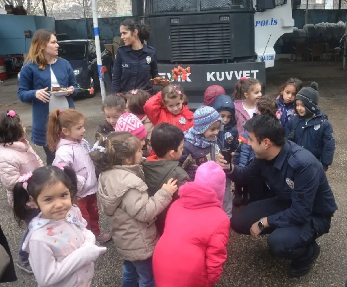 Minik Öğrencilerden Polise Sürpriz Ziyaret