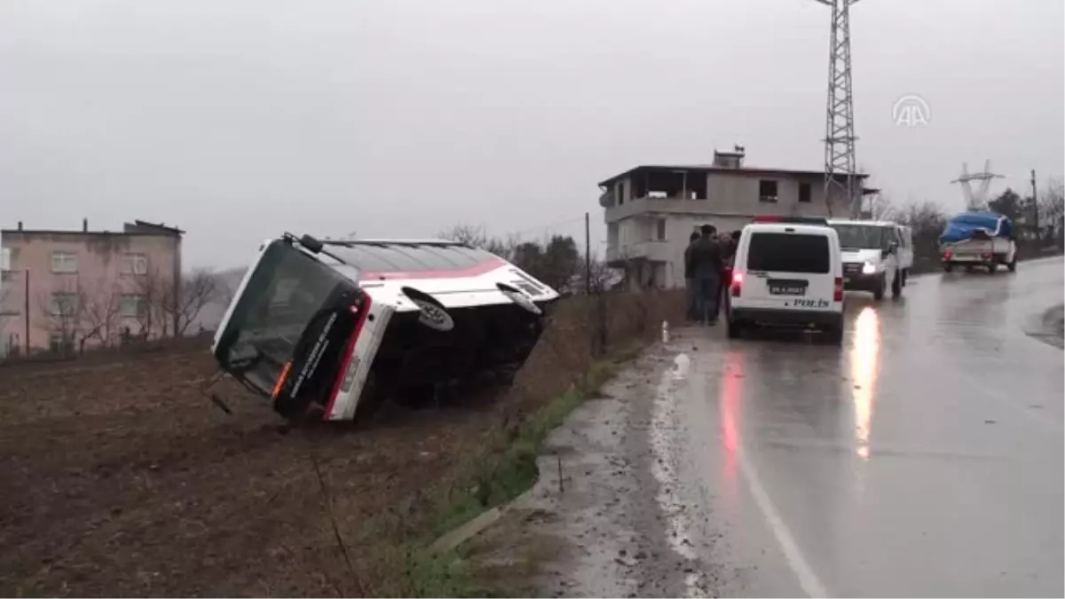 Özel Halk Otobüsü Devrildi