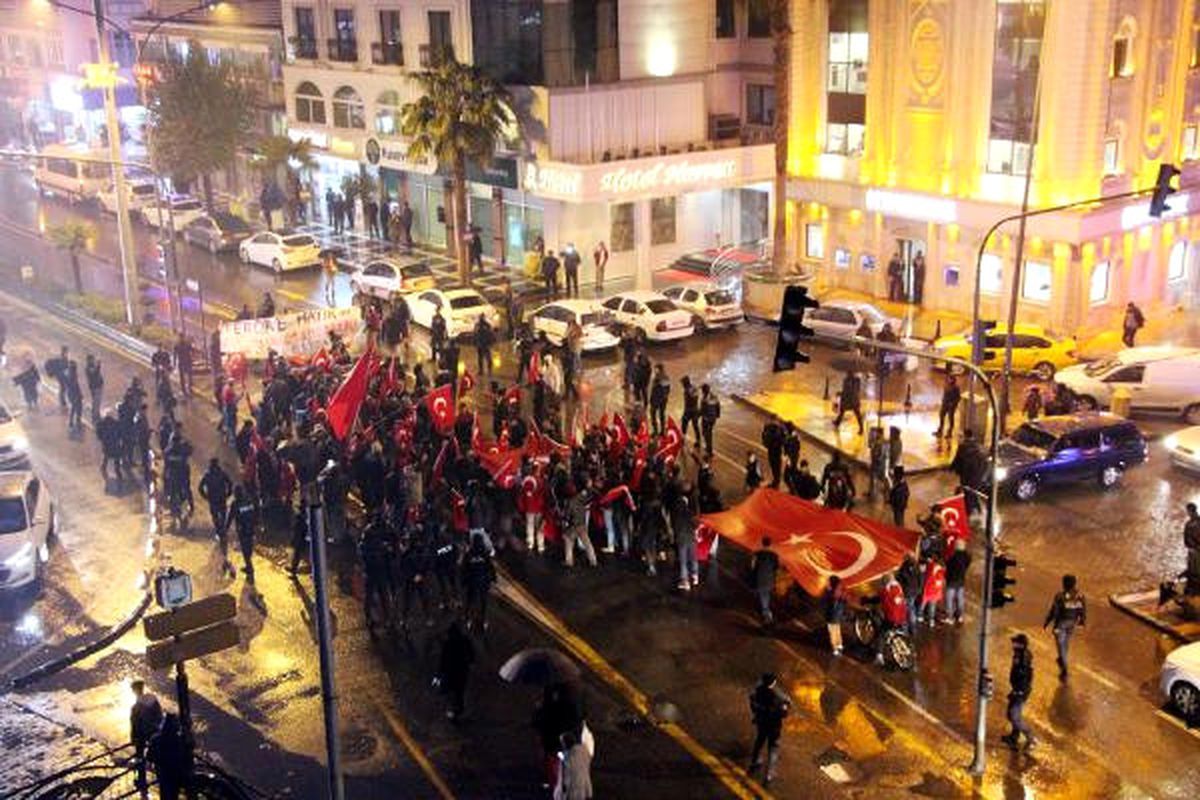 Şanlıurfa\'da, Teröre Tepki Yürüyüşü