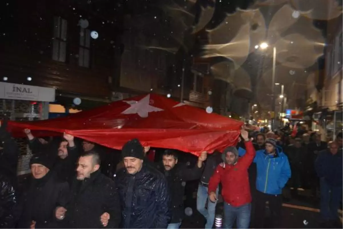 Şile\'de "Teröre Lanet" Yürüyüşü...