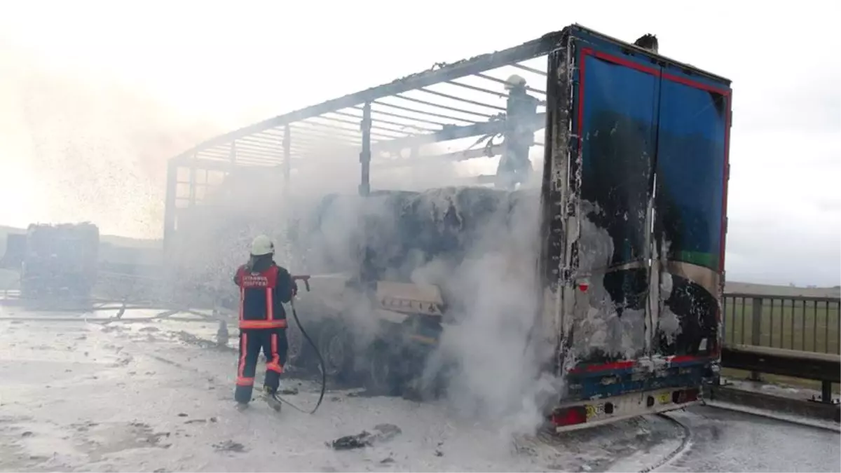 Tır Dorsesi Yandı Tem 1 Saat Trafiğe Kapandı