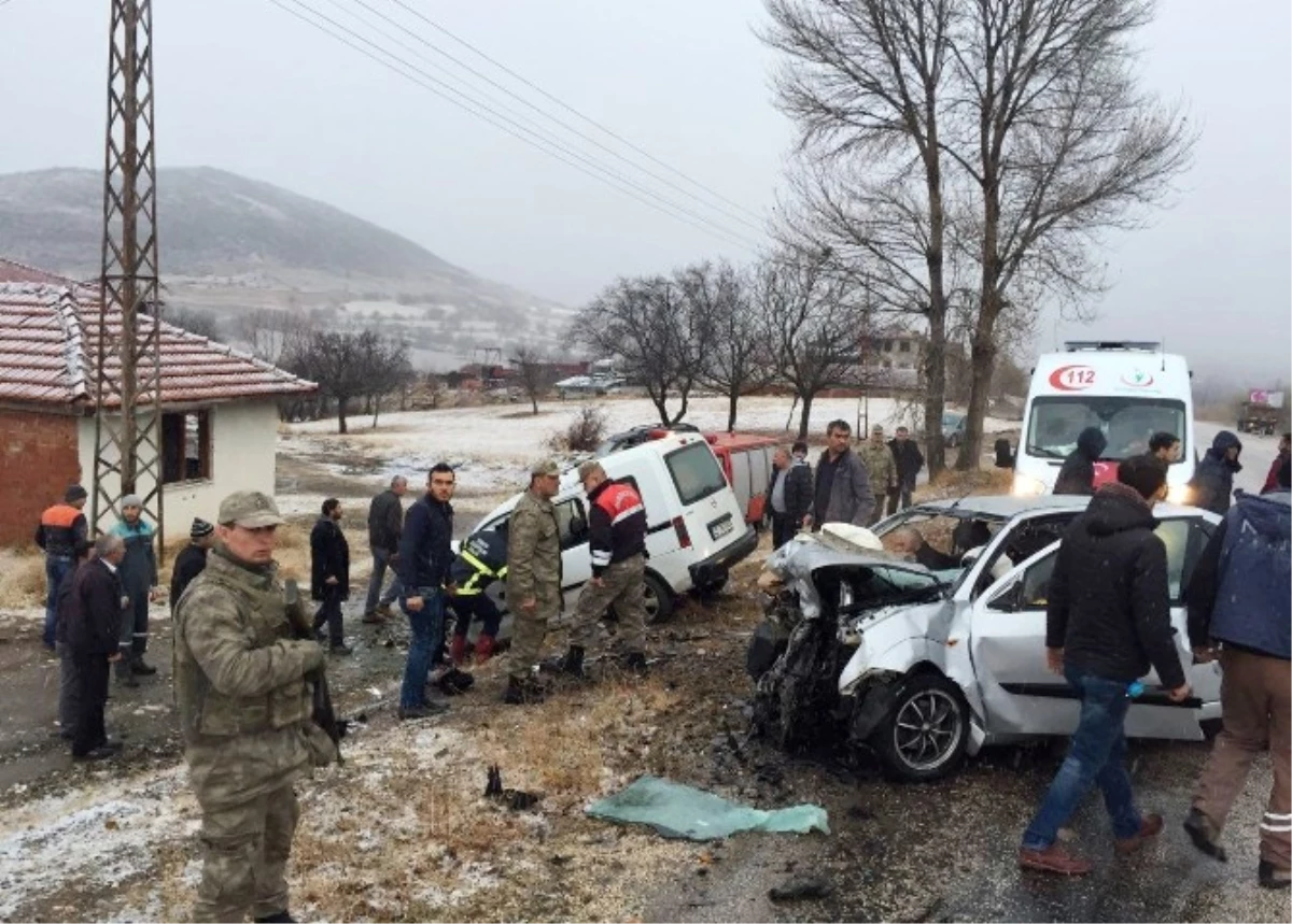 Tokat\'ta Trafik Kazası: 2 Ölü, 3 Yaralı