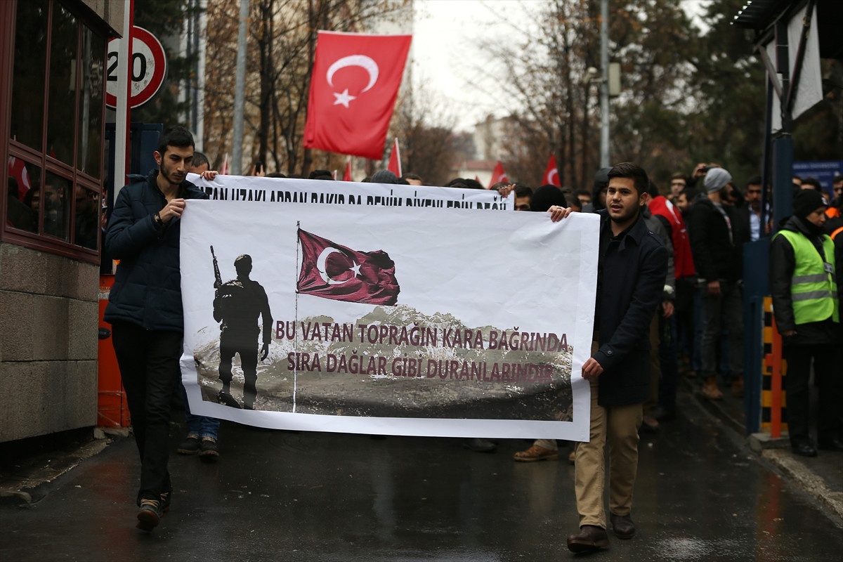 Üniversite Öğrencileri, Şehitler İçin Yürüdü
