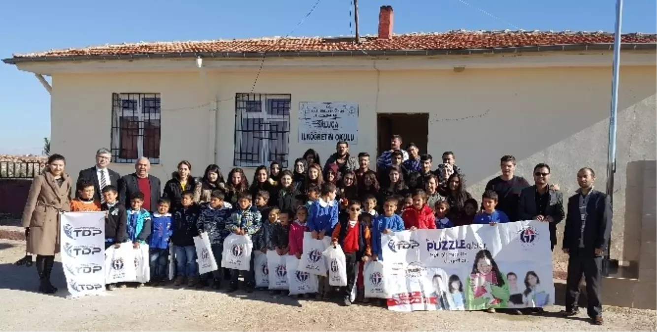 Üniversite Öğrencilerinden Uzaklardaki Kardeşlerine Ziyaret