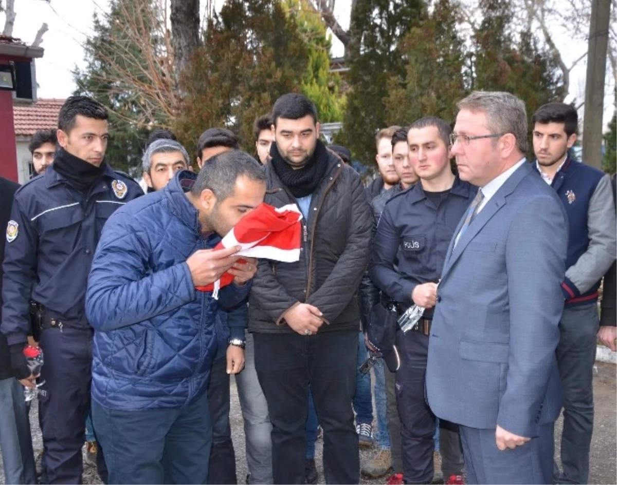 Uşak Ülkü Ocakları\'ndan Polisi Duygulandıran Ziyaret