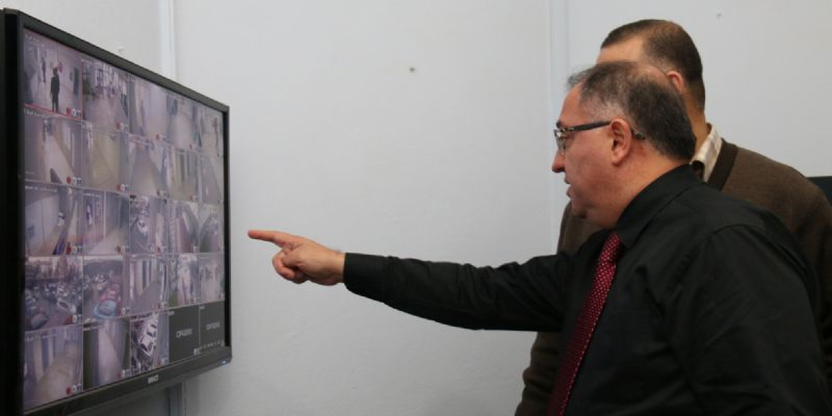 Yangın Tatbikatında Kanaryasını Unutmadı