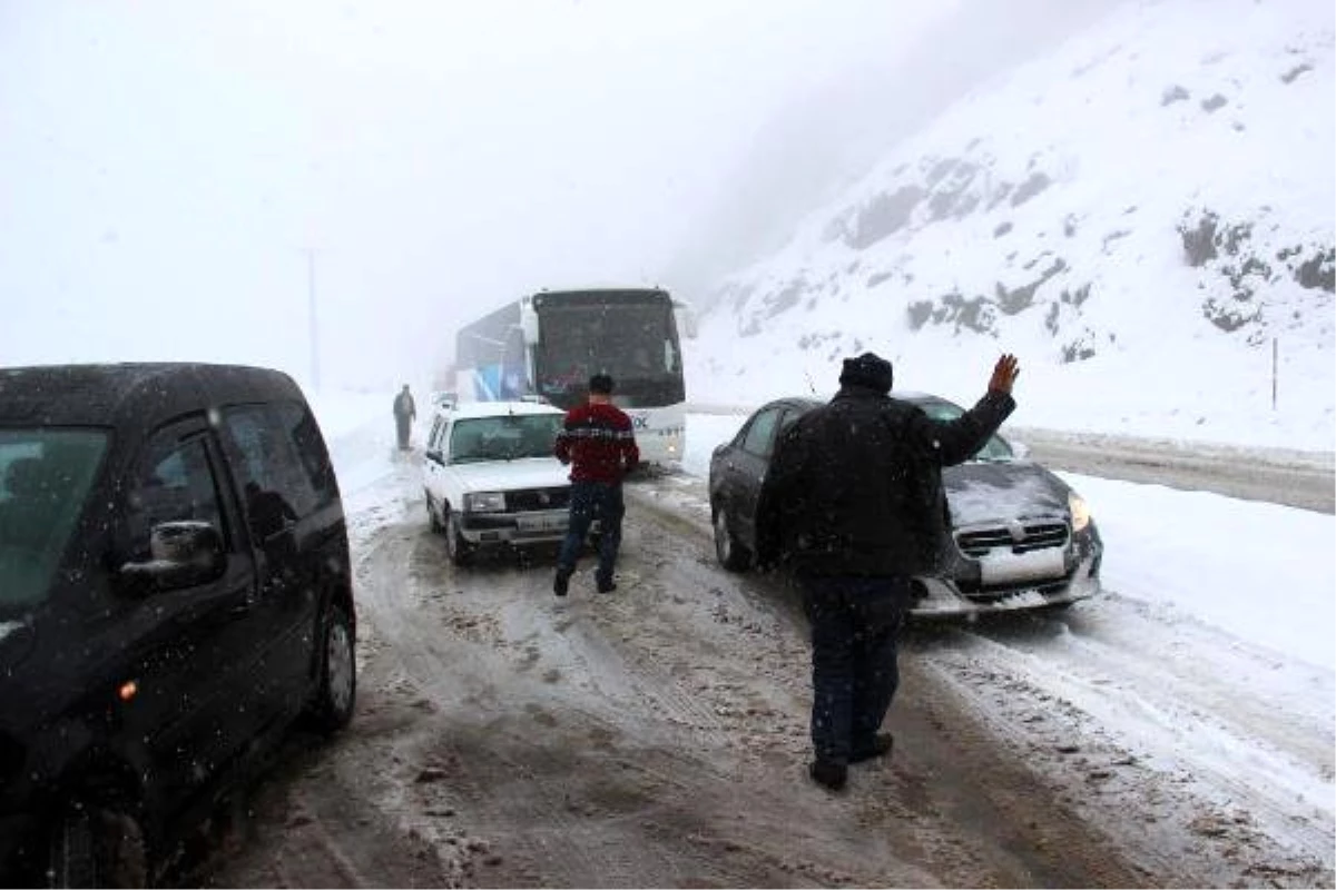 Zonguldak\'ta Kar Ulaşımı Aksattı