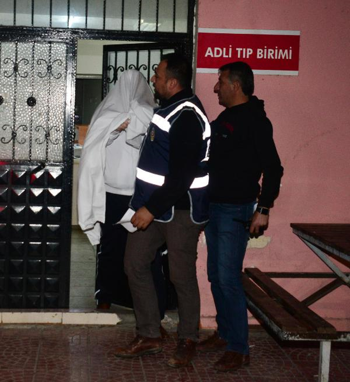 Adana Büyükşehir Belediye Başkanı Sözlü\'nün Kardeşi Serbest Kaldı
