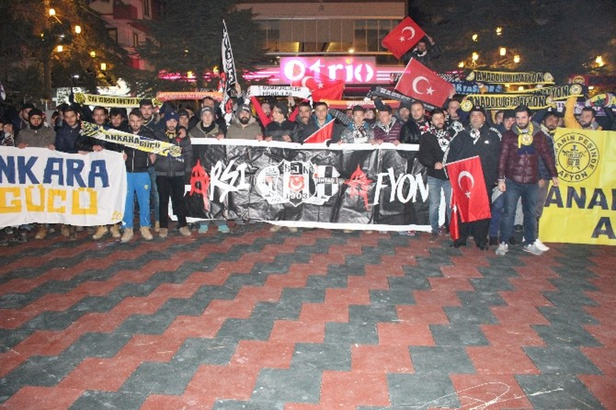 Afyonkarahisar\'da Taraftar Grupları Terörü Lanetledi