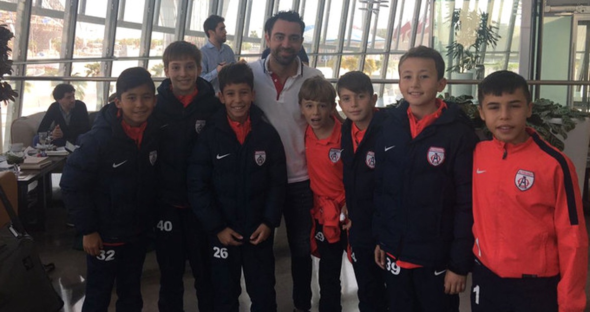 Altınordulu Minik Futbolcular, İspanyol Yıldız Xavi Hernandez\'le Tanıştı