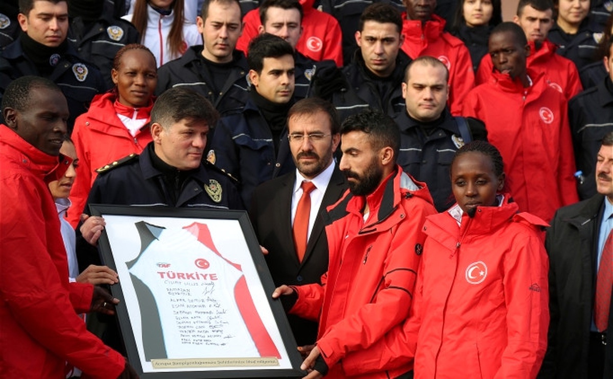 Atletizm Milli Takımı\'ndan Polise Moral Ziyareti