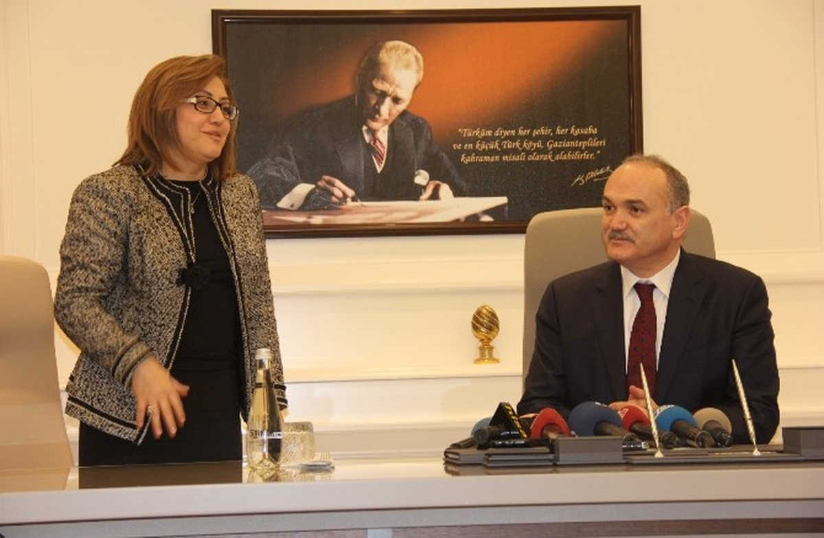 Bakan Özlü\'den Gaziantep ve Filistin\'e Müjde