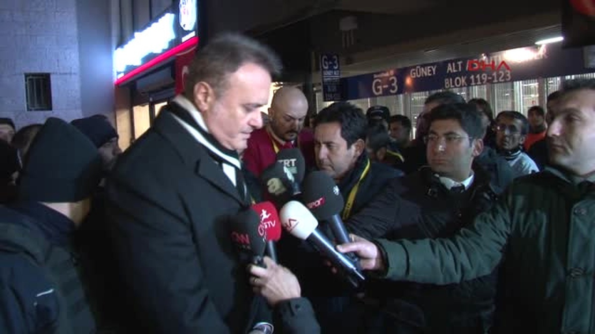 Beşiktaş Vodafone Arena Önünde Şehitler Için Dua Okundu ve Lokma Dağıtıldı-2-