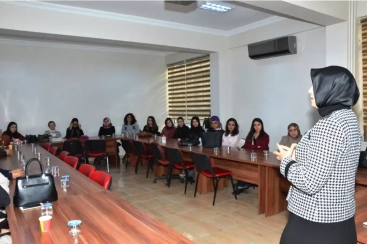 Bilecik\'te Aday Öğretmenlere Seminer Verildi