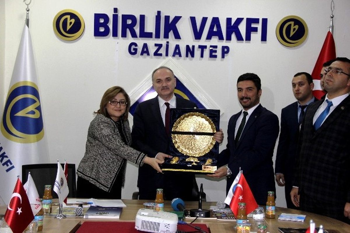 Bilim Sanayi ve Teknoloji Bakanı Özlü\'den Birlik Vakfına Ziyaret