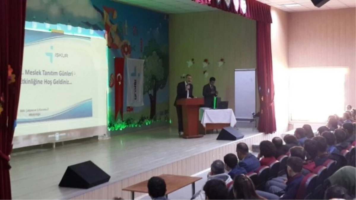 Bitlis\'te Öğrencilere Meslek Tanıtımı Yapıldı