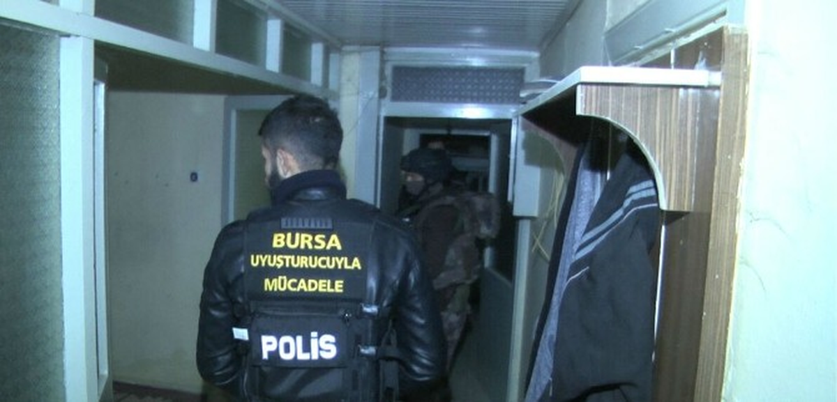 Bursa\'da 200 Polisle Şafak Vakti Uyuşturucu Operasyonu