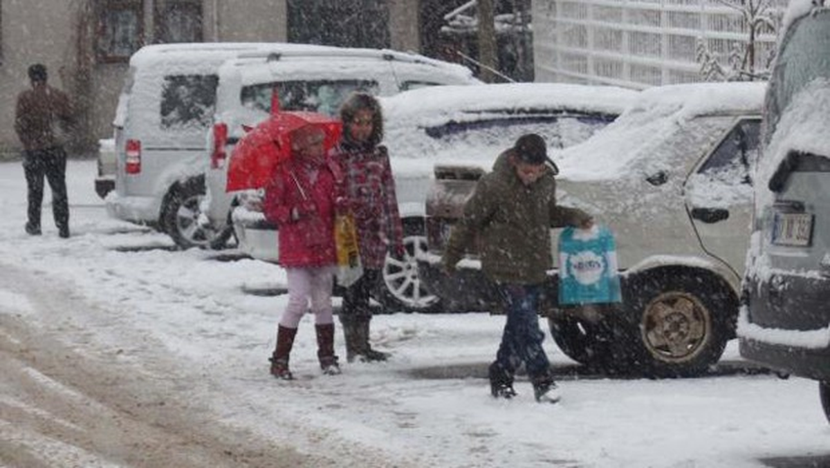 Çelikhan\'da Okullar Bir Gün Tatil Edildi (2)