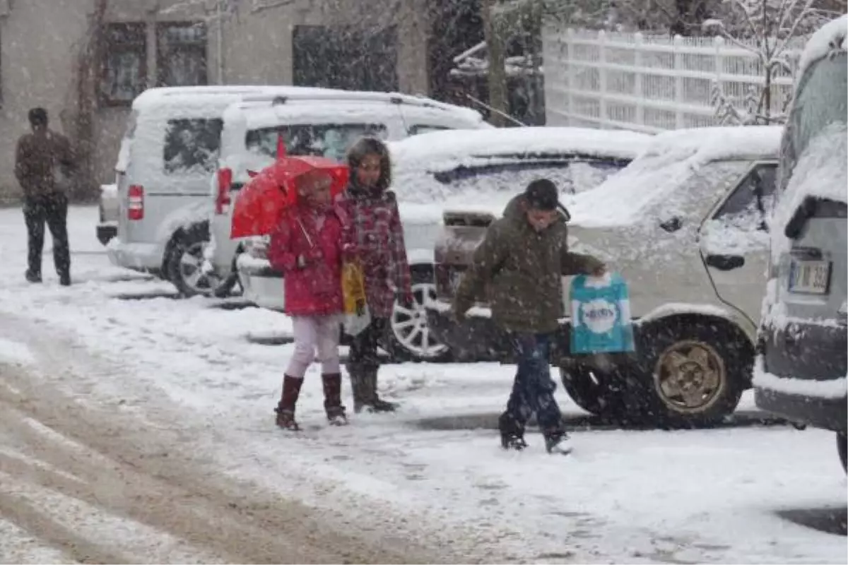 Çelikhan\'da Okullar Bir Gün Tatil Edildi