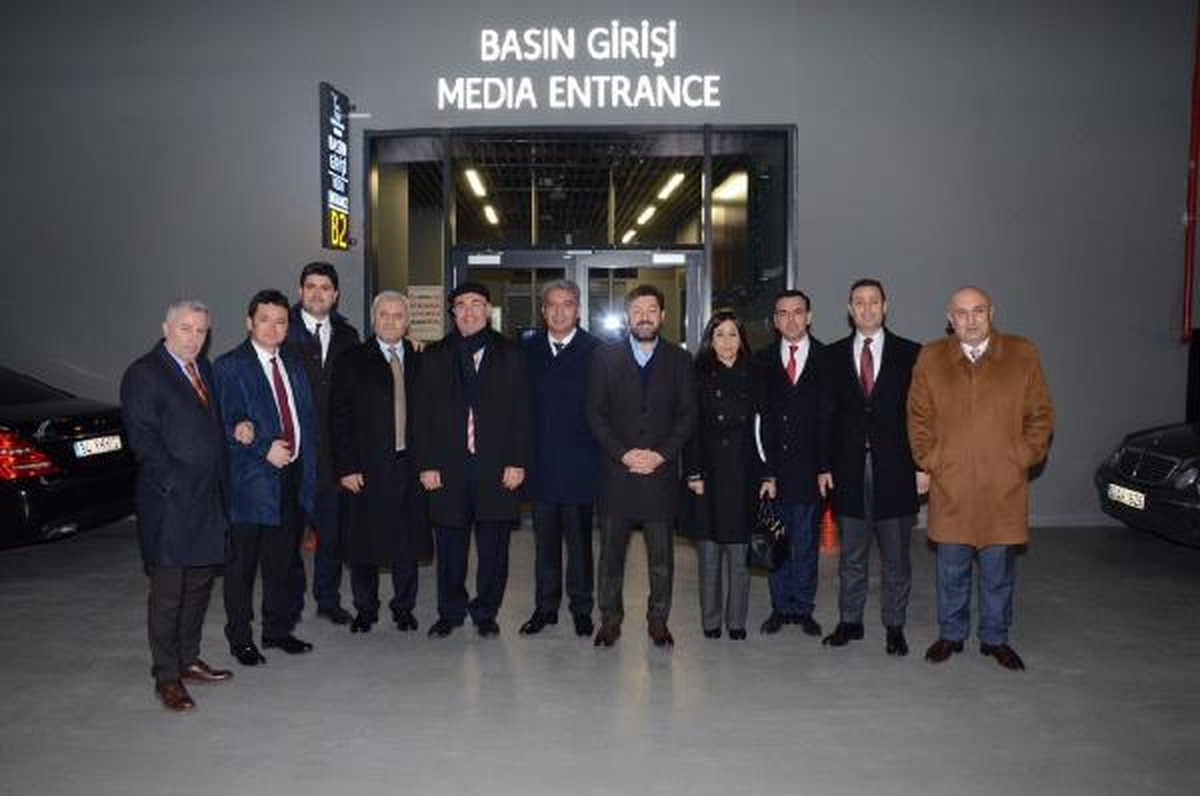 CHP\'li Vekiller, Fikret Orman ve Fatih Terim ile Birlikte Maçı İzledi.