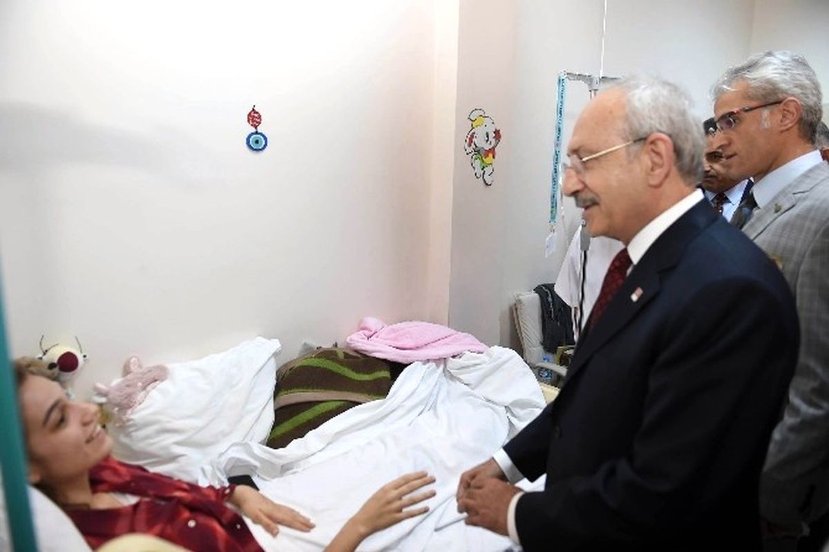 CHP Lideri Kılıçdaroğlu Beşiktaş\'taki Saldırıda Yaralananları Ziyaret Etti