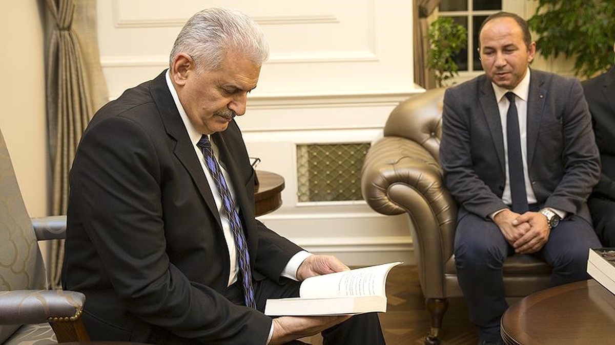 Dha Ankara - Başbakan Yıldırım\'a Haber Kameramanları Derneği\'nden 15 Temmuz Kitabı